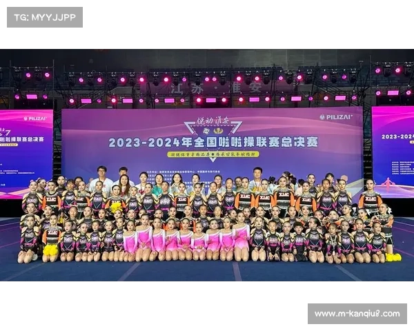 全国啦啦操冠军赛现场：官渡学子动作利落队形流畅，赢得掌声