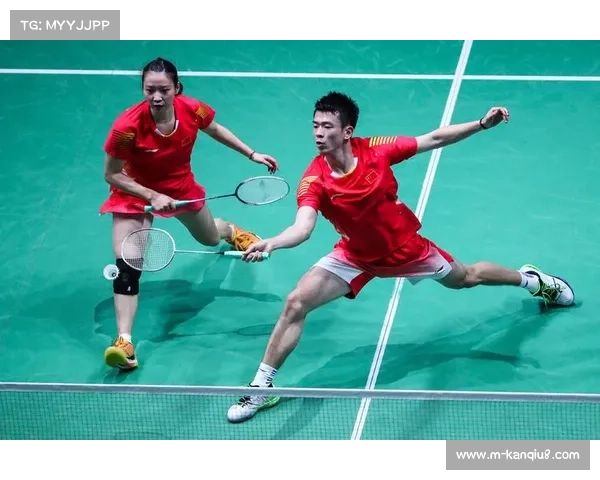 全运会颁奖仪式现感人一幕：雅思组合向球迷挥手道别